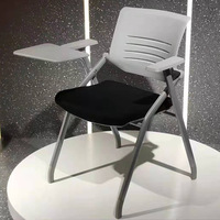 Ensemble de chaises de bureau de style moderne Table de conférence en métal durable et chaise en maille avec microphone Produit de qualité