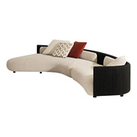Ensemble de mobilier de terrasse moderne et minimaliste en rotin pour villa, jardin, cour, hôtel, gîte, avec canapé, table basse incurvée et chaises en métal