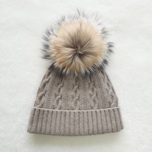 Chapeaux d'hiver en cachemire pour femmes, épaissis et chauds, avec protection des oreilles, bonnets en cachemire <span class=keywords><strong>à</strong></span> pompons, couvrant entièrement la tête, bonnets torsadés - Product Image 3