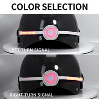 Casque de vélo intelligent blanc étanche rechargeable USB-C de haute qualité avec éclairage LED séquentiel à détection de mouvement et éclairage extérieur automatique