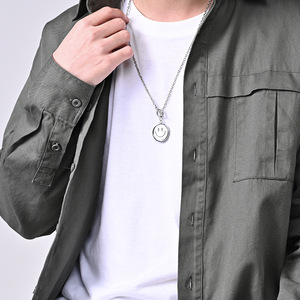 สร้อยคอจี้รูปหน้ายิ้มหมุนได้ สแตนเลส สำหรับทุกเพศ  พร้อมสายคล้องไหปลาร้า ของขวัญ เครื่องประดับ - Product Image 2