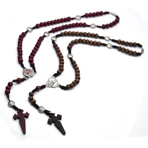 Collier chapelet en perles de bois avec pendentif croix coquillage, bijoux religieux faits à la main pour la prière et la mode - Product Image 4