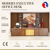 Ensemble de mobilier de direction commercial avec une large surface de bureau, des étagères de présentation et des compartiments de rangement