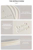 Étiquettes personnalisées haut de gamme pour vêtements féminins, impression typographique, gaufrage/débossage, cartes suspendues en carton avec logo personnalisé