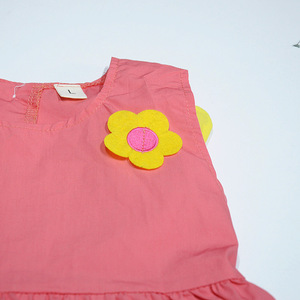 Marché de Vêtements en Gros : Robe sans Manches Colorée à Motifs Fantaisistes et Décoration Ailes pour Petites Filles - Product Image 5