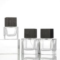 Flacon pulvérisateur de parfum carré en verre transparent à fond épais, avec bouchon pulvérisateur, couleur et capacité personnalisables, distributeur cosmétique portable sur mesure
