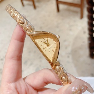 Orologio da donna retrò in oro con movimento al quarzo, quadrante dalla forma unica, stile avant-garde e lusso leggero, cassa robusta in lega - Regalo perfetto - Product Image 1