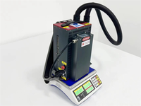 Machine de nettoyage au laser pulsé portable, 100W, 200W, 300W, alimentée par batterie au lithium, pour l'élimination de la rouille, de la peinture et de l'huile, utilisation en extérieur, industrielle