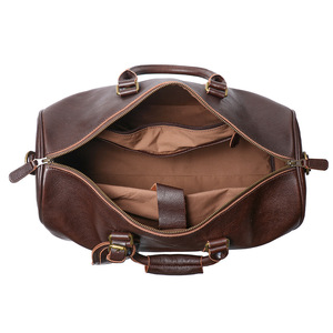 Sac de voyage en cuir imperméable personnalisé avec logo, sac de sport vintage 43L en cuir véritable Crazy Horse pour hommes - Product Image 6