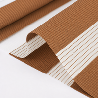 Stores enrouleurs zébrés double couche multi-teintes en polyester, à commande manuelle par cordon, réglables jour/nuit, sur mesure
