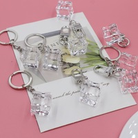 Porte-clés mignon en forme de glaçon transparent, pendentif mini cube de cristal 3D en acrylique, breloque de sac, cadeau d'été pour femmes et filles