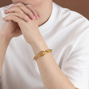 Ensemble <span class=keywords><strong>de</strong></span> Bijoux Tendance en Acier Inoxydable Plaqué Or 18K: Collier et Bracelet à Maillons Grains <span class=keywords><strong>de</strong></span> <span class=keywords><strong>Café</strong></span> Creux Irréguliers - Product Image 6