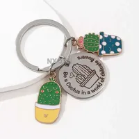 Porte-clés léger en métal émaillé, motif cactus de dessin animé mignon en pot, fait main, pour femmes et hommes, idéal comme cadeau, bijou, accessoire pour téléphone ou sac