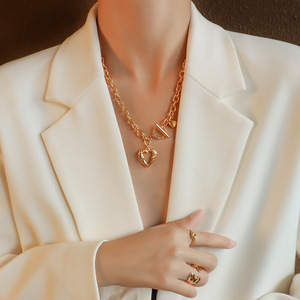 قلادة نسائية فاخرة بتصميم سلسلة كوبية مع مشبك OT، مجوهرات ضخمة بطراز قديم مطروق من الفولاذ المقاوم للصدأ مطلي بالذهب عيار 18 قيراط، قلادة على شكل قلب - Product Image 3