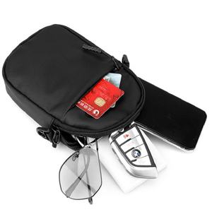 Sac à bandoulière unisexe personnalisé imperméable convertible en sac à dos de voyage, sac à dos de jour bandoulière pour femme, sac de poitrine pour homme - Product Image 5