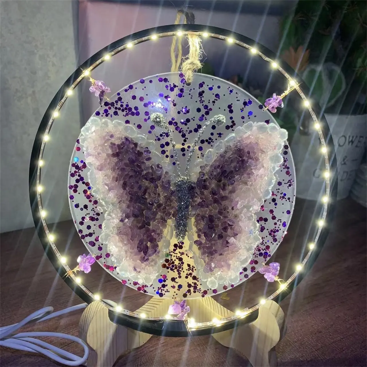 Lampe à papillon en cristal naturel Pierres de guérison en résine Quartz Puce LED Lampe ronde à tourmaline et libellule