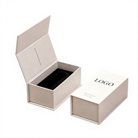 Boîte cadeau rigide magnétique blanche de luxe avec logo personnalisé et insert en EVA pour l'emballage de parfums et de bijoux