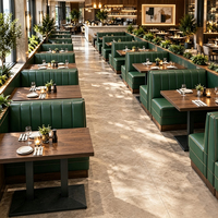 Ensemble de table à manger verte cannelée avec banquette en cuir, plateau massif et double piétement, mobilier commercial personnalisable pour restaurant, OEM