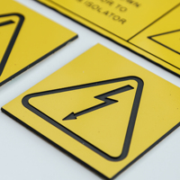 Plaque signalétique personnalisée auto-adhésive en plastique vierge pour gravure, étiquette électrique gravée en Traffolyte