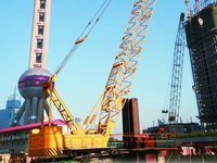 Grue sur chenilles RC XGC800 de 800 tonnes à haute performance, modèle jouet, avec boîte de vitesses, équipement de construction de marque de premier plan, vente chaude en Chine