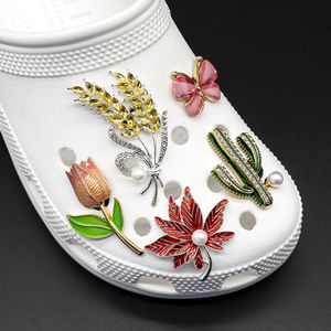 2025 à la mode luxe Bling personnalisé strass chaussures breloques nouveauté animaux métal décorations pour chaussures en vrac nouvel an idées cadeaux - Product Image 2