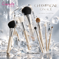 Kit de 7 pinceaux de maquillage professionnels à marque privée avec applicateur de correcteur, manche en bois, pour un usage quotidien et des voyages – Beauté pratique