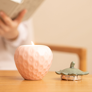 Bougie parfumée en cire de soja dans un pot en céramique, Prune Lavande, Décoration aromatique pour chambre, Cadeau de luxe pour la maison - Product Image 1