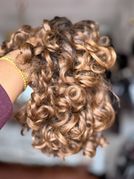 Prix d'usine Cheveux vietnamiens bruts non traités, bouclés birmans, cuticules alignées, mèches de cheveux indiens bouclés, boucles souples et volumineuses