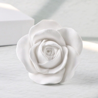 Diffuseur d'huiles essentielles en porcelaine fait main en gros, diffuseur de parfum en céramique, clip désodorisant pour grille d'aération de voiture