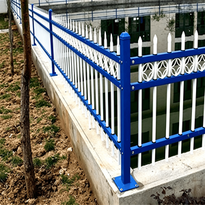 Panneaux lisses sans bavures avec pointe de lance et espacement étroit des barreaux pour clôture de sécurité en acier zingué pour périmètre de terrain de jeux de maternelle - Product Image 2