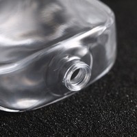 Botol parfum kaca wanita, botol parfum mewah 50ml 30ml 100ml datar persegi dengan topi semprot mudah terbuka kemasan mobil Mini bagus