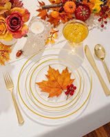 Ensemble de vaisselle en plastique transparent doré de 150 pièces comprenant 25 assiettes à dîner / 25 assiettes à dessert, 25 couteaux, 25 fourchettes, 25 cuillères, 25 gobelets pour fête