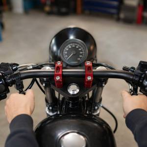 Morsetto Rialzato Manubrio Moto in Alluminio CNC Personalizzato, Supporto Barra Lavorato CNC, Parti in Alluminio Billet Personalizzate - Product Image 2