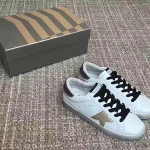 รองเท้าผ้าใบลำลองลายดาวสำหรับผู้ชาย สวมใส่สบาย รองรับแรงกระแทก แบบผูกเชือก กันน้ำ เหมาะสำหรับกีฬาฤดูหนาว ฤดูใบไม้ผลิ ฤดูร้อน แฟชั่นทันสมัย - Product Image 2