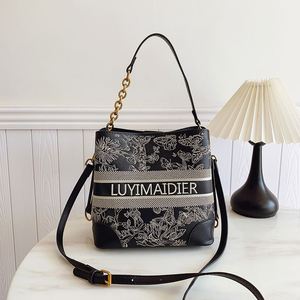 Sac seau tendance pour femmes, modèle 2025. Design à motifs géométriques. Peut être utilisé comme sac à main ou sac bandoulière. 8026 - Product Image 6