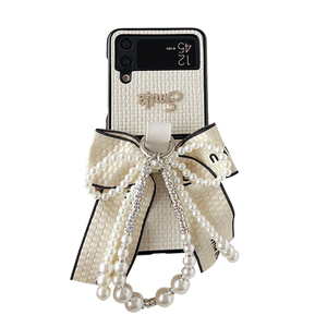 Pearl Bow Korean ins style Light Luxury Rhinestone Letter Correa de mano Funda de teléfono para mujer para Samsung zflip5 zfold6 w24 <span class=keywords><strong>Flip</strong></span> - Product Image 6