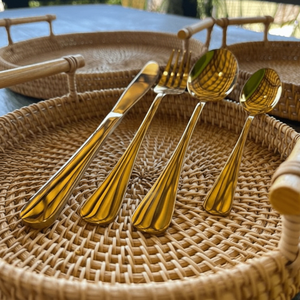 Modern Brilliance Gold Collection Cubiertos elegantes con toque dorado luminoso y pulido de espejo - Product Image 1