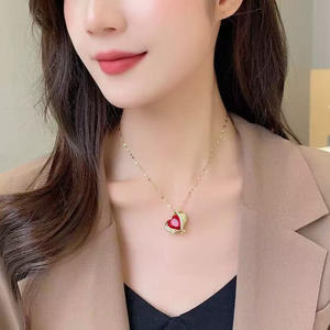 QX01163 popolare angelo ali rosso zircone cuore lega di rame placcato oro collana da donna Micro-intarsiato oceano ciondolo in rame - Product Image 5