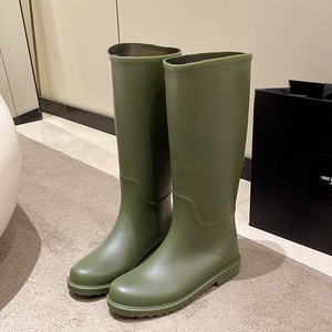 Botas de chuva femininas em PVC de cor pura de alta qualidade, sapatos de chuva à prova d'água para mulheres, moda feminina antiderrapante - Product Image 4
