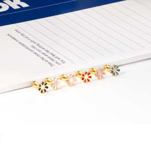 ต่างหูแฟชั่นรูปดอกไม้สแตนเลสดีไซน์เดซี่สำหรับผู้หญิงมีหลายสีให้เลือก EA61830MS - Product Image 2