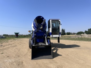 Camion malaxeur à béton autochargeur de 2,6 m³ pour les travaux de réparation des routes urbaines - Product Image 6