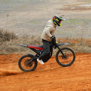 Potente Motocicleta Eléctrica de 3000W con Motor sin Escobillas, 72V 30Ah y Batería Extraíble - Product Image 4