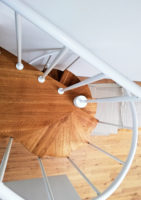 Prima Moderne Einfache Design-Wendeltreppe Moderne Innen-Holzstufen Spiralförmige Treppe Guter Preis zum Verkauf