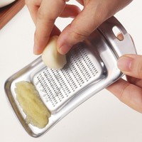 Ustensiles de cuisine : Mini râpe manuelle en acier inoxydable en forme de cuillère pour gingembre, wasabi, moutarde, broyeur de pâte d'ail, et pour purée de carotte