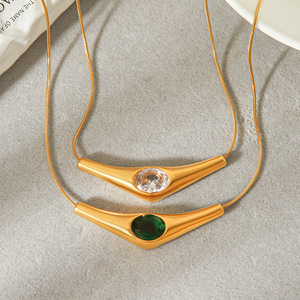 Collar Minimalista con Colgante Geométrico de Circonita, Antideslustre, Pulido, de Acero Inoxidable con Baño de Oro de 18K, Accesorios Diarios para Mujer - Product Image 4