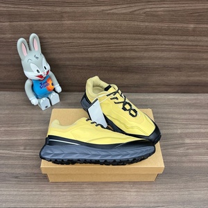 Sneakers rétro pour hommes de créateur, respirantes, à bout fermé, décontractées, blanches et grises, avec empeigne en filet, imperméables, pour l'extérieur - Product Image 4
