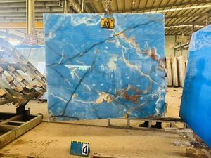 Dalles d'onyx bleu <span class=keywords><strong>saphir</strong></span> modernes translucides, collection Éclat Glacial, pour comptoirs, îlots rétroéclairés et cascades - Product Image 2