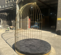Canapé Cage à Oiseaux Géante en Acier Inoxydable Doré Miroir avec Coussin Rond en Velours Noir pour Mariage, Événement, Hall d'Hôtel, Personnalisation Usine