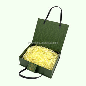 Элитная подарочная коробка из жесткого картона с матовой ламинацией, губчатой подкладкой, магнитной застежкой и ручкой, на заказ по размеру и цвету - Product Image 2