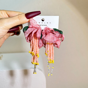 Nouvelles boucles d'oreilles en tissu faites à <span class=keywords><strong>la</strong></span> main <span class=keywords><strong>de</strong></span> style bohème, boucles d'oreilles longues à pompons tendance pour femmes - Product Image 6